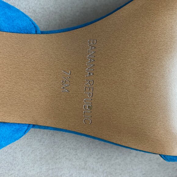 Pointy toe strap pumps - Picture 7 of 10